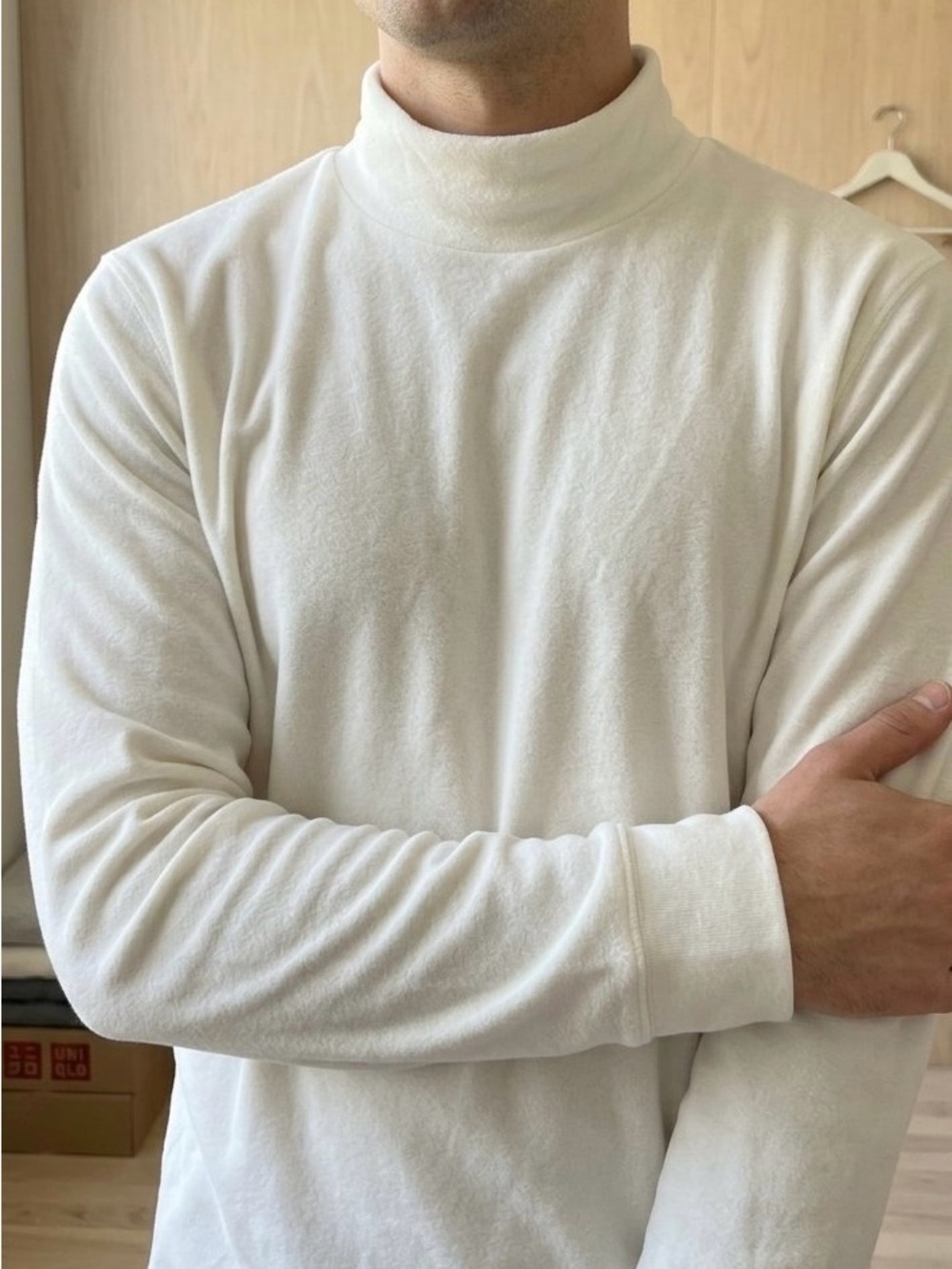 Uniqlo Men’s Fleece Mock Neck Long Sleeve Shirt in White — Medium